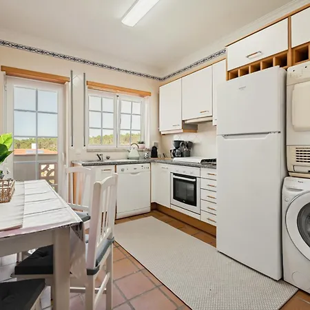 Del Rey Apartment *