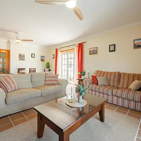 Del Rey Apartment *