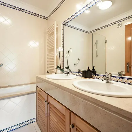 Del Rey Apartment